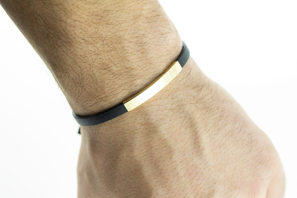 Мъжка гривна със силикон и златна плочка JAY