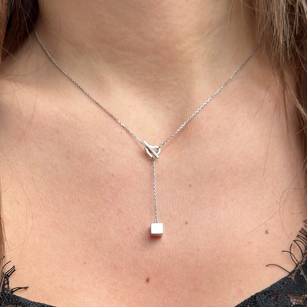 Бяло злато чокър куб и сърце