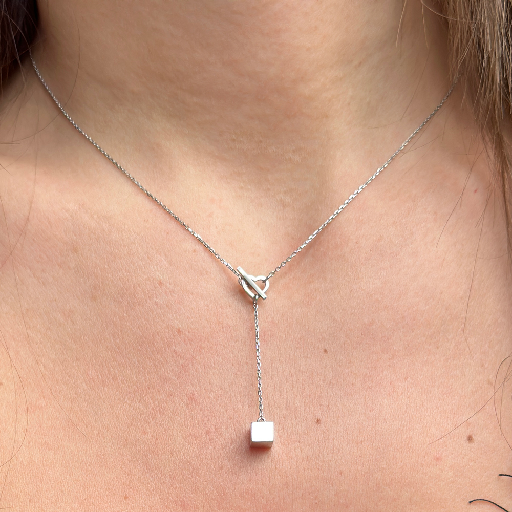 Бяло злато чокър куб и сърце