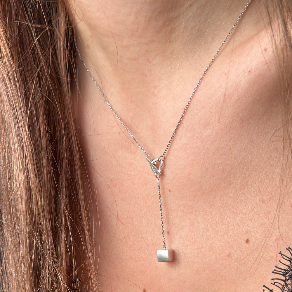 Бяло злато чокър куб и сърце