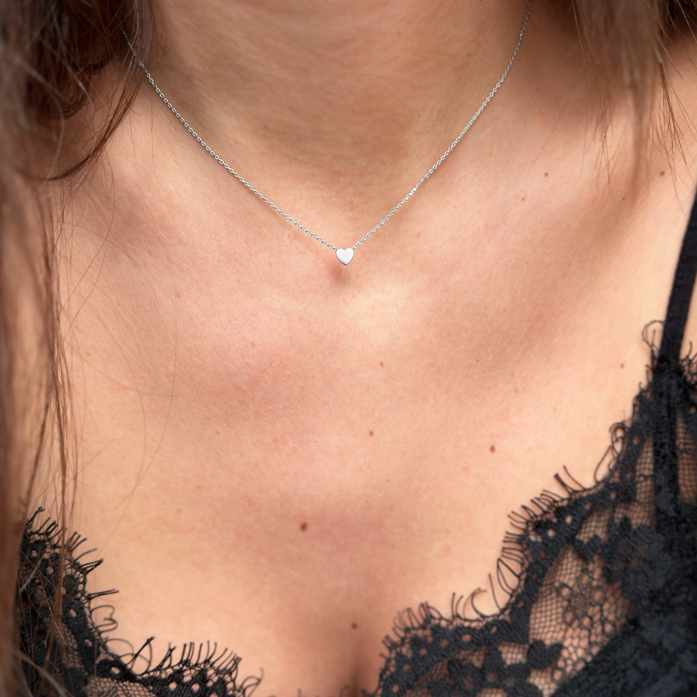 КОЛИЕ ОТ БЯЛО ЗЛАТО С МАЛКО СЪРЦЕ JESIKA