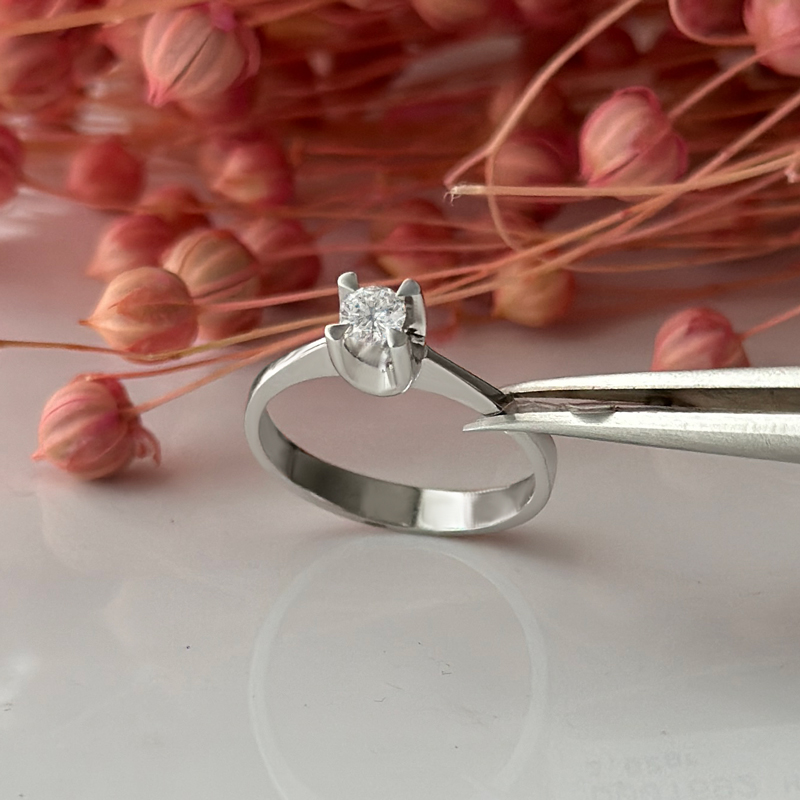 Диамантен годежен пръстен от бяло злато  RAYA