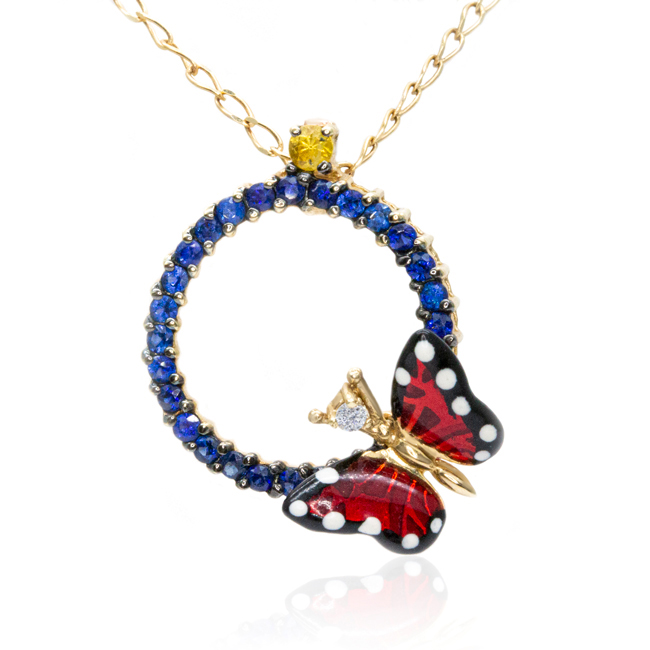 Нежна висулка с движеща се пеперуда и камъни Сапфири