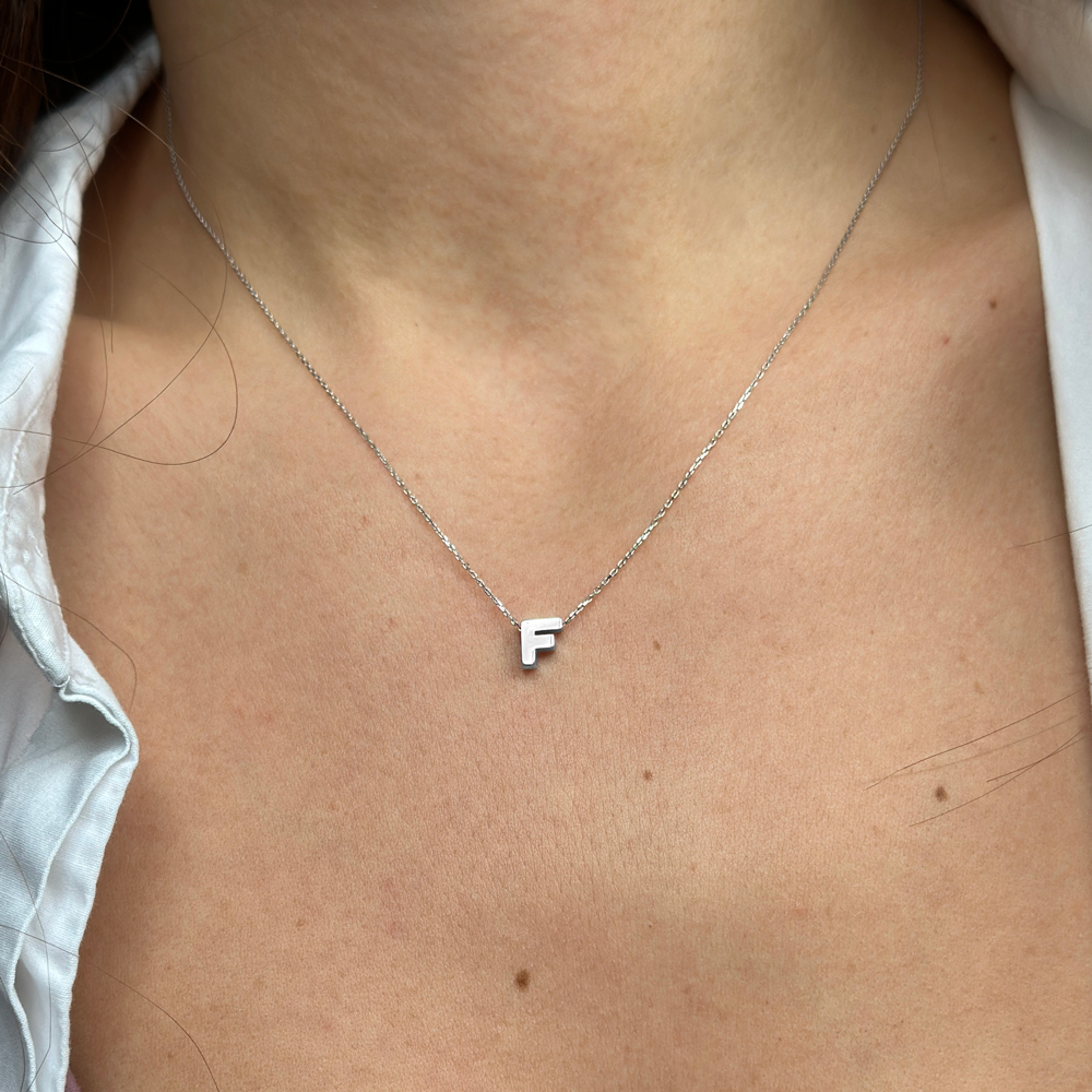 Бяло злато колие с буква F без камъни
