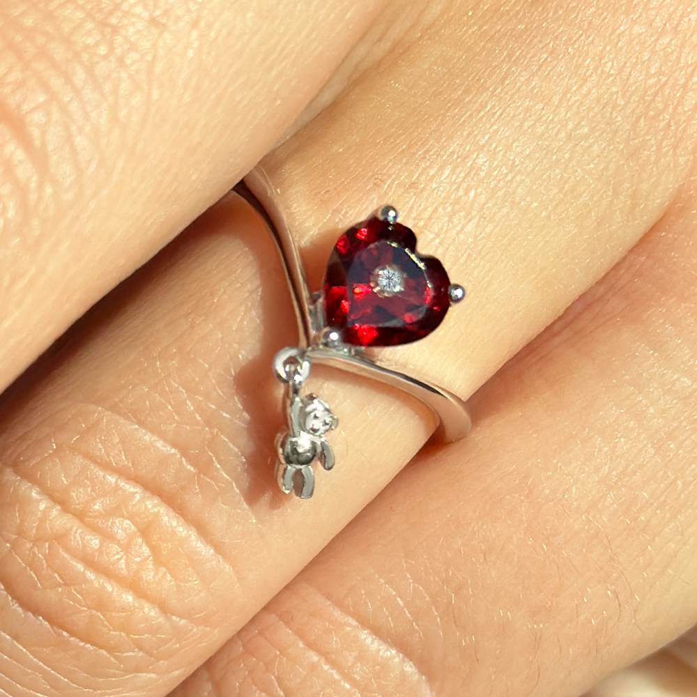 ПРЪСТЕН С ГРАНАТ И ДИАМАНТ BEAR LOVE