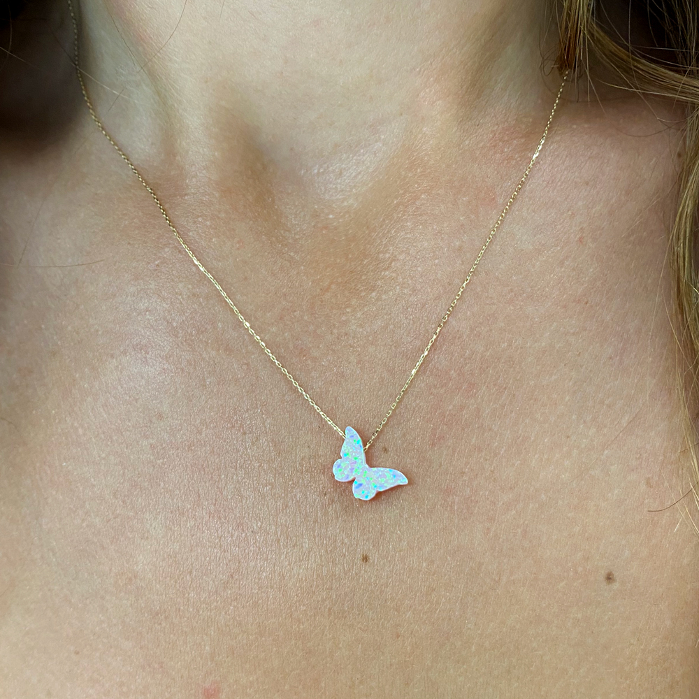 Розово злато колие с бяла опалена пеперуда