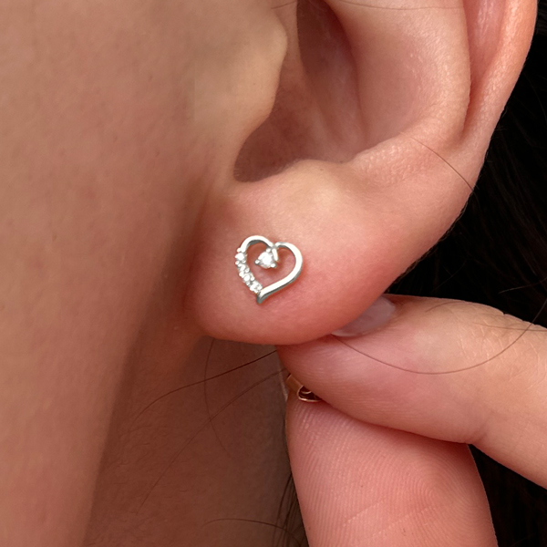 ЖЪЛТО ЗЛАТО ОБИЦИ СЪРЦА IN THE HEART