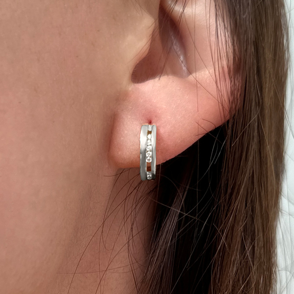  Бяло злато кръгли обеци с камъни VIKA