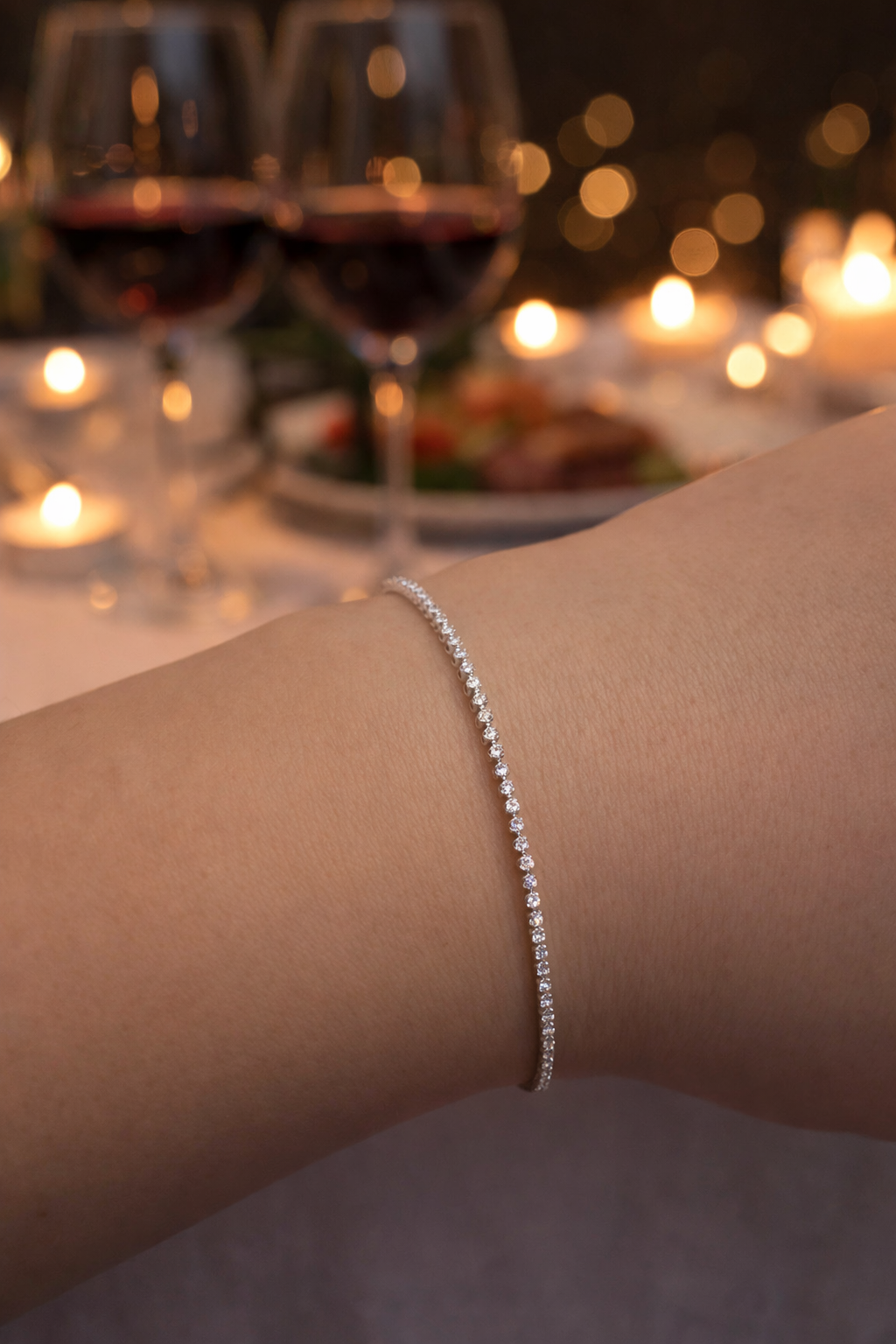 Нежна златна тенис гривна с диаманти