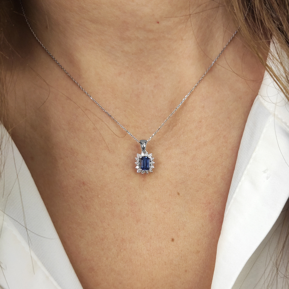 Бяло злато колие с висулка с диаманти и топаз Jeny
