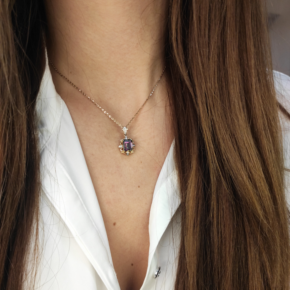 Жълто злато колие с диамантена висулка AMBER