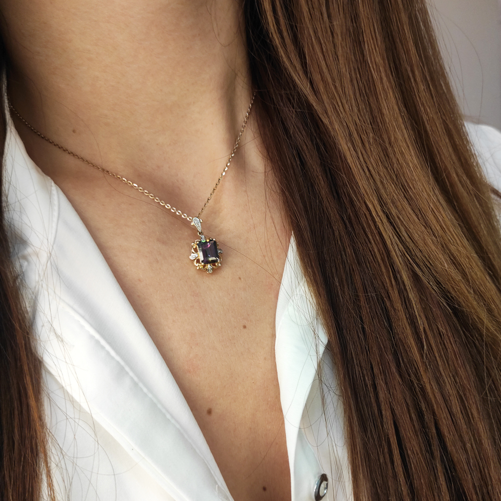 Жълто злато колие с диамантена висулка AMBER