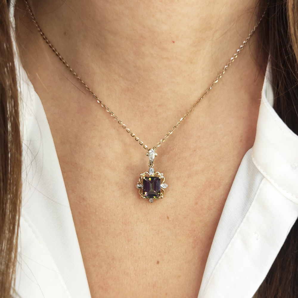 Жълто злато колие с диамантена висулка AMBER