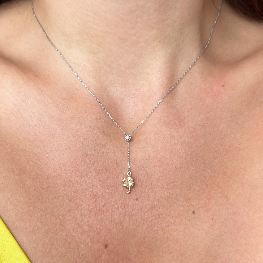 Бяло злато колие с диамант clover