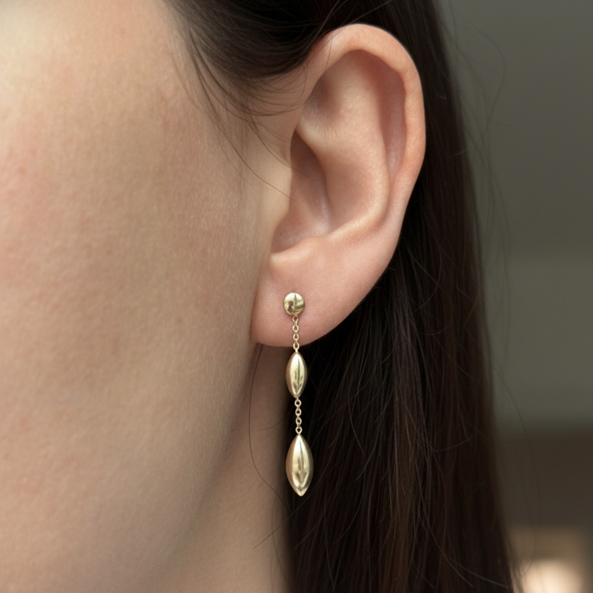 Златни висящи обици от жълто злато на винт Dorika