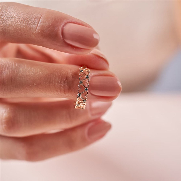 Пръстен от бяло злато със сърца и сини камъни LOVE