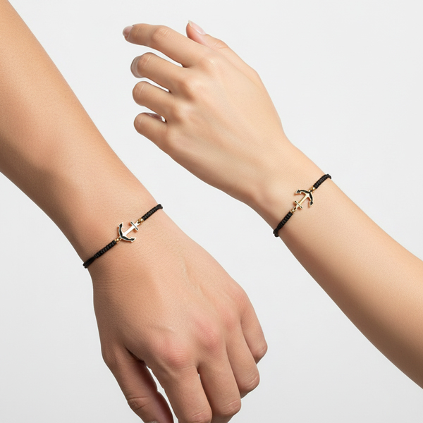 Плетена гривна със златна котва