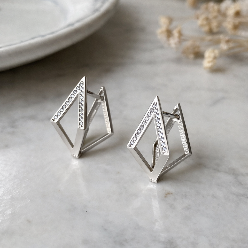 Обеци бяло злато ромб с камъни