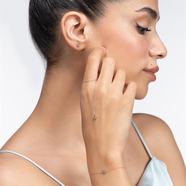 Обеци от жълто злато на винт Flower