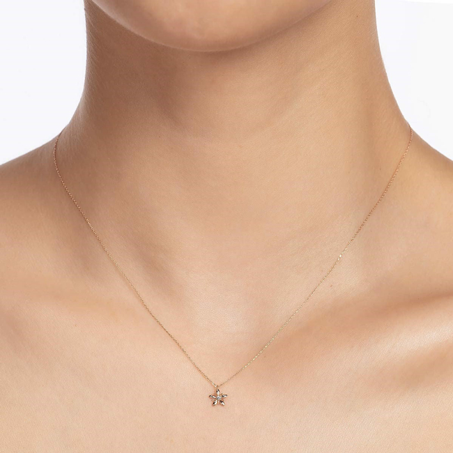 Колие с висулка цвете White Flower