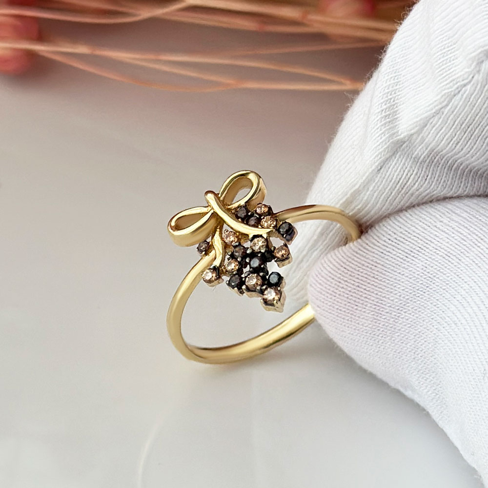 Пръстен с панделка и камъни