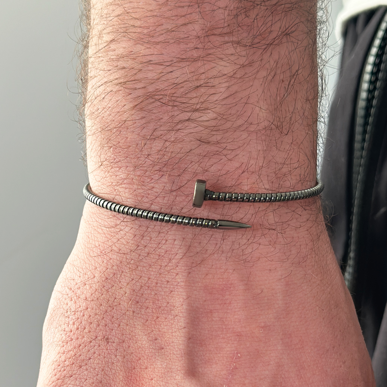 Гривна черно злато пирон