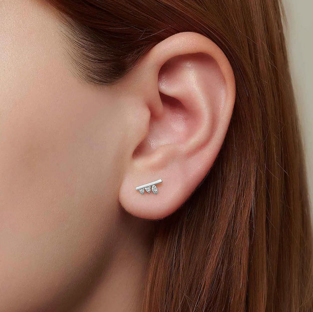 Обеци на винт бяло злато с циркон