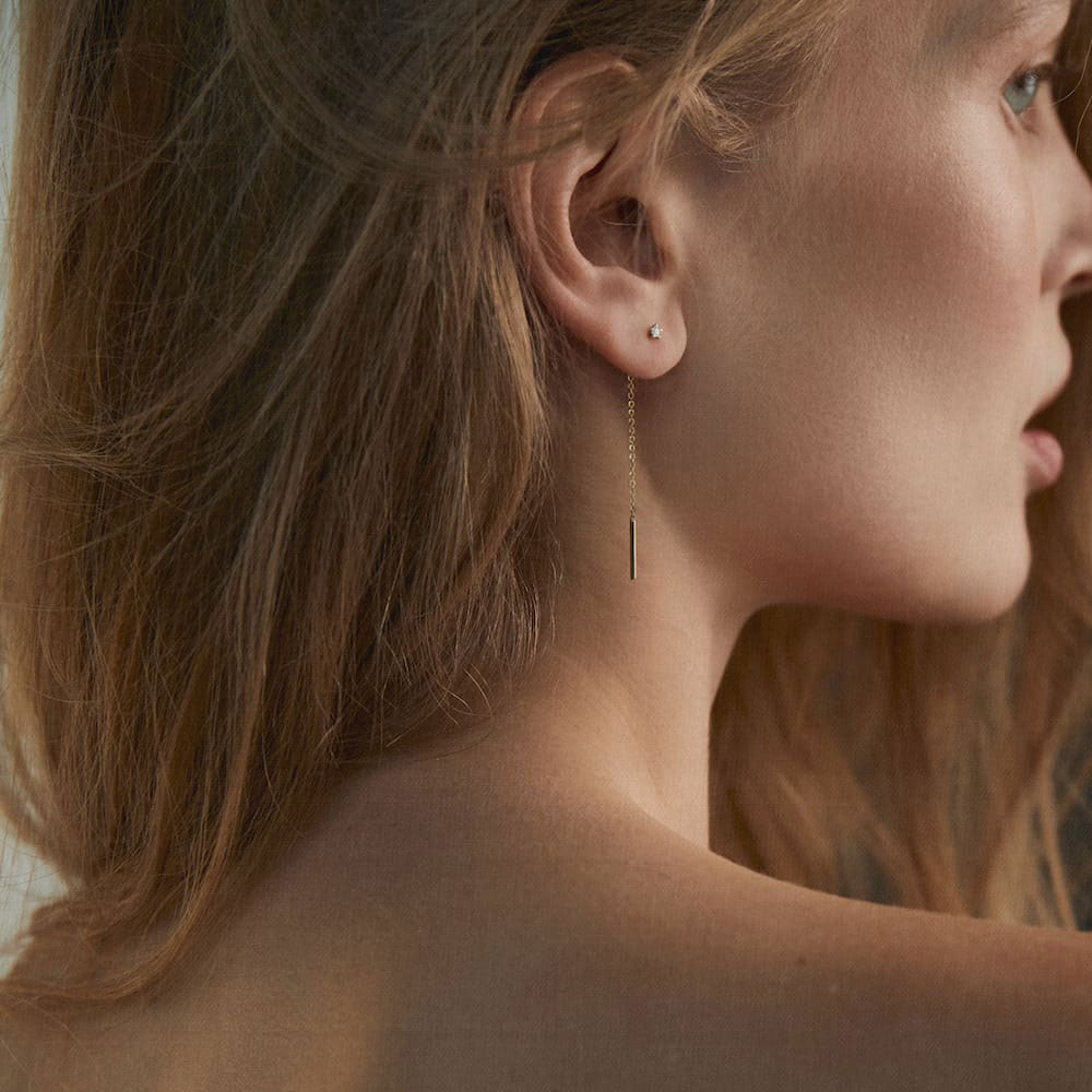 Диамантени висящи обеци през ухото