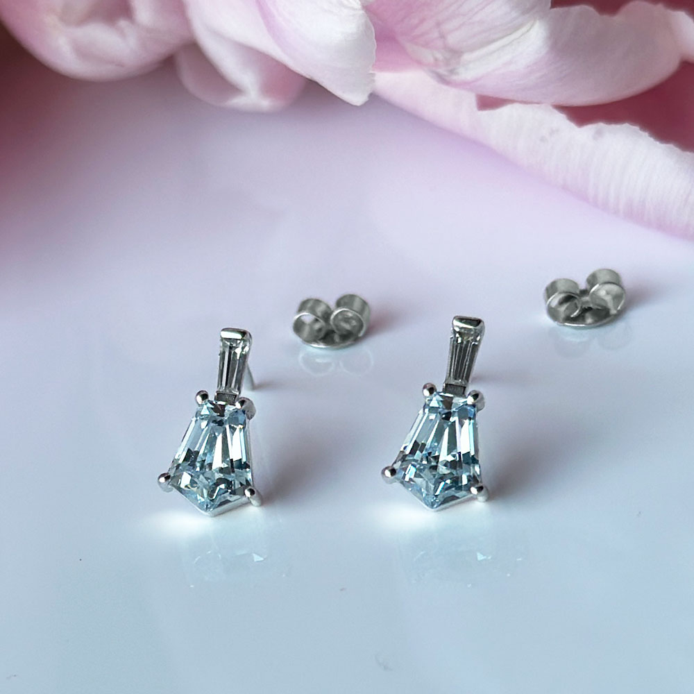 Обеци бяло злато с камъни VIVIAN