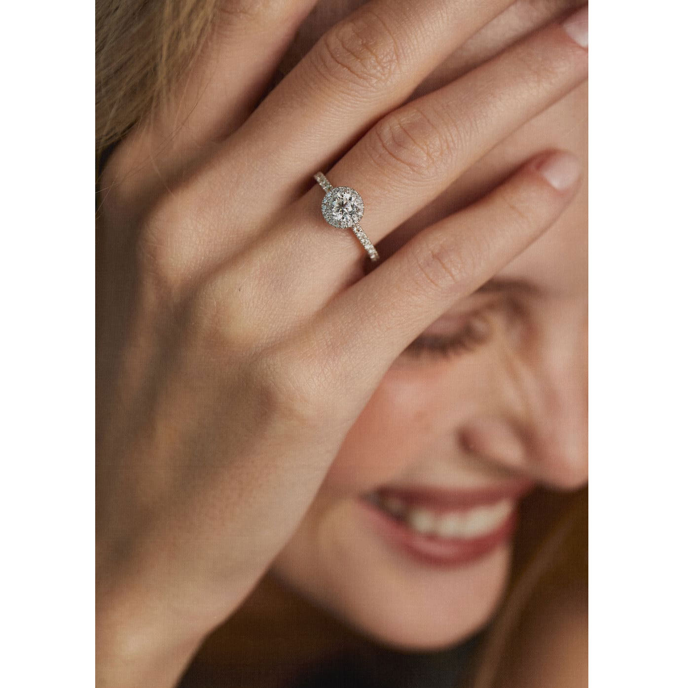 Диамантен годежен пръстен