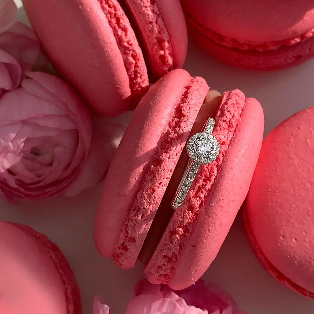 Диамантен годежен пръстен