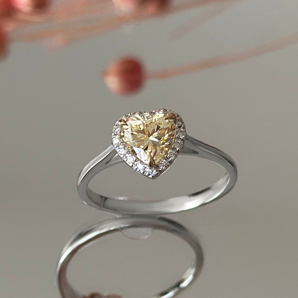 Диамантен пръстен с камък сърце