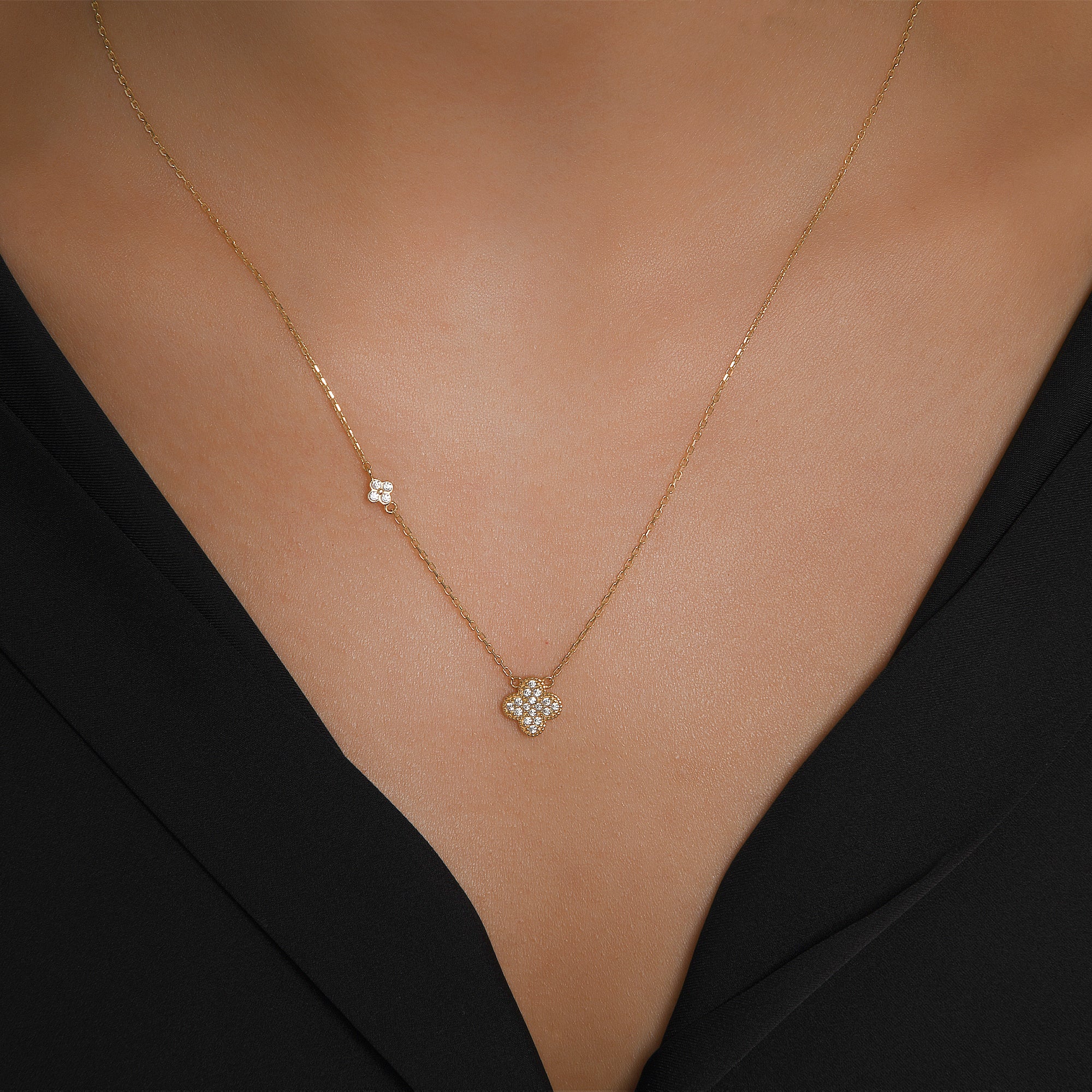 Колие розово злато Clover