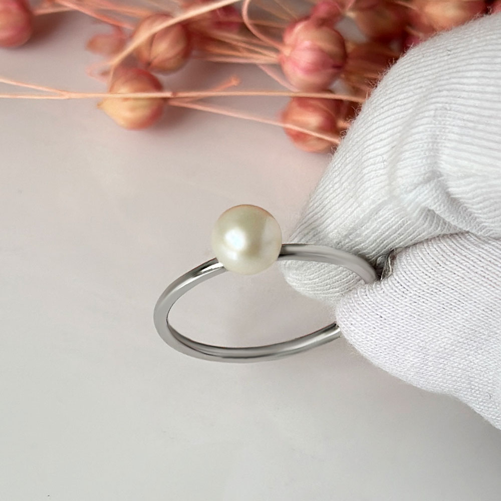 Пръстен бяло злато с перла
