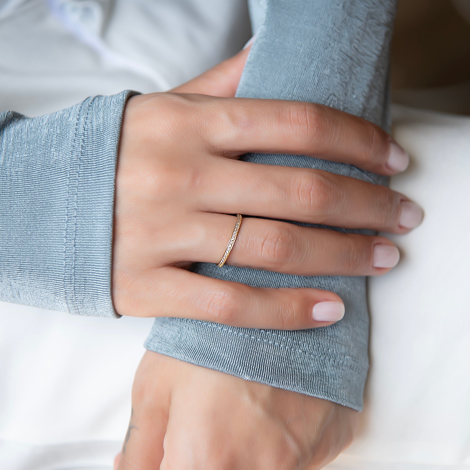 Халка бяло злато с камъни циркон