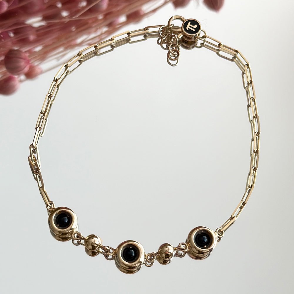 Гривна жълто злато с оникс