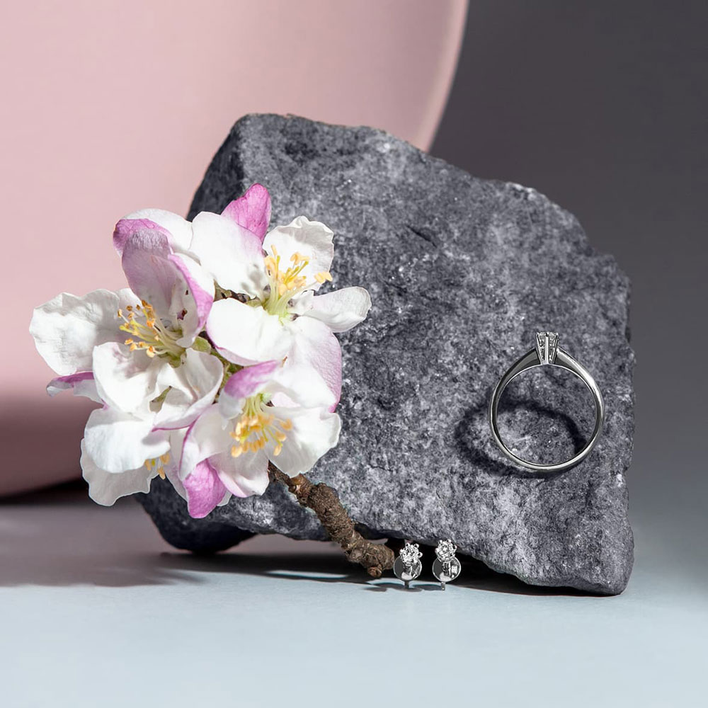 Класически диамантен годежен пръстен