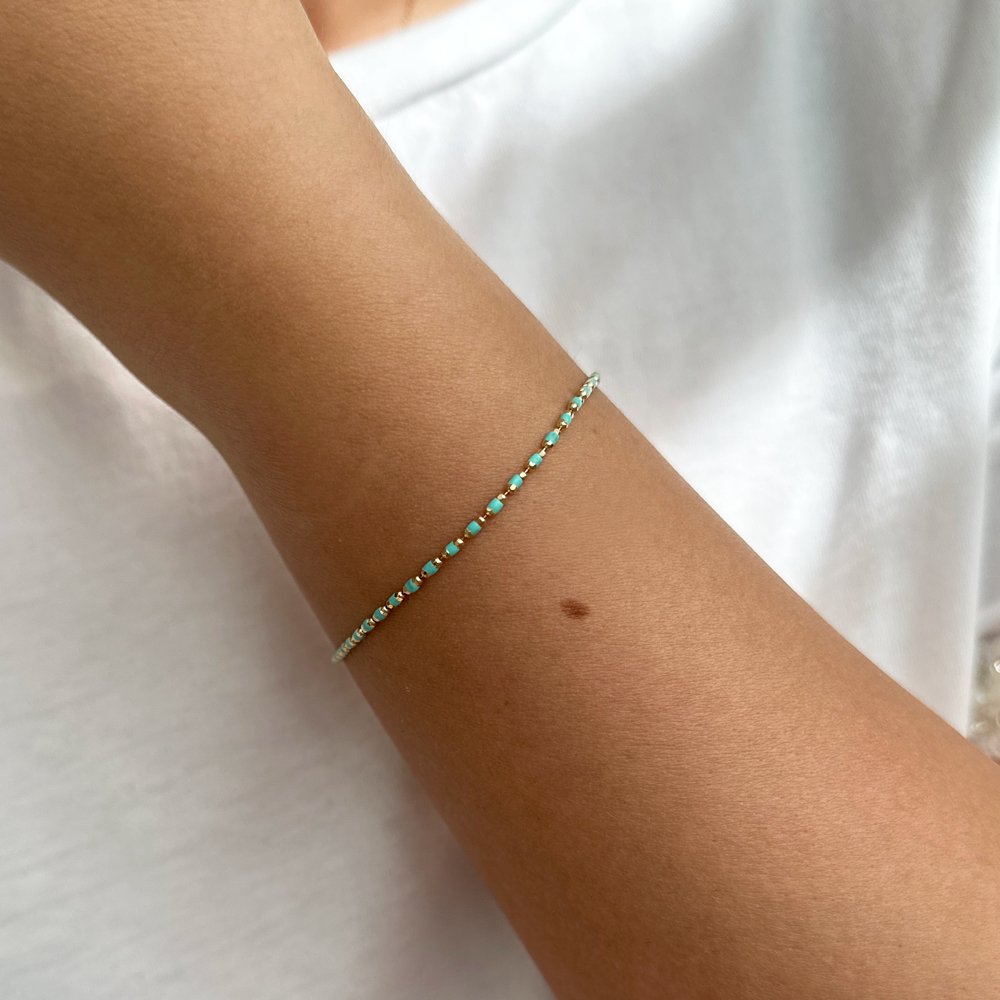 Златна гривна със зелен тюркоаз