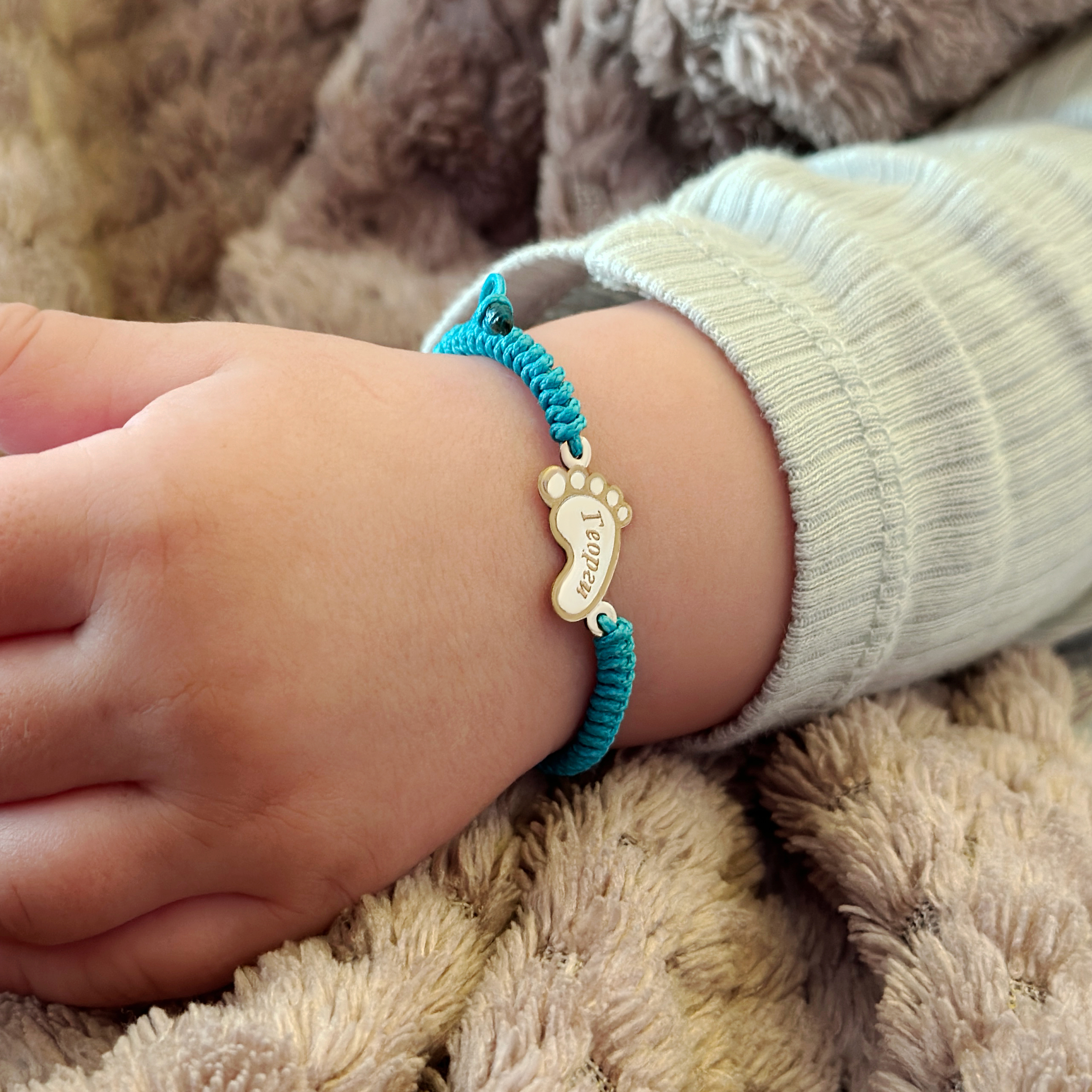 Персонализирана гривничка с бебешко краче