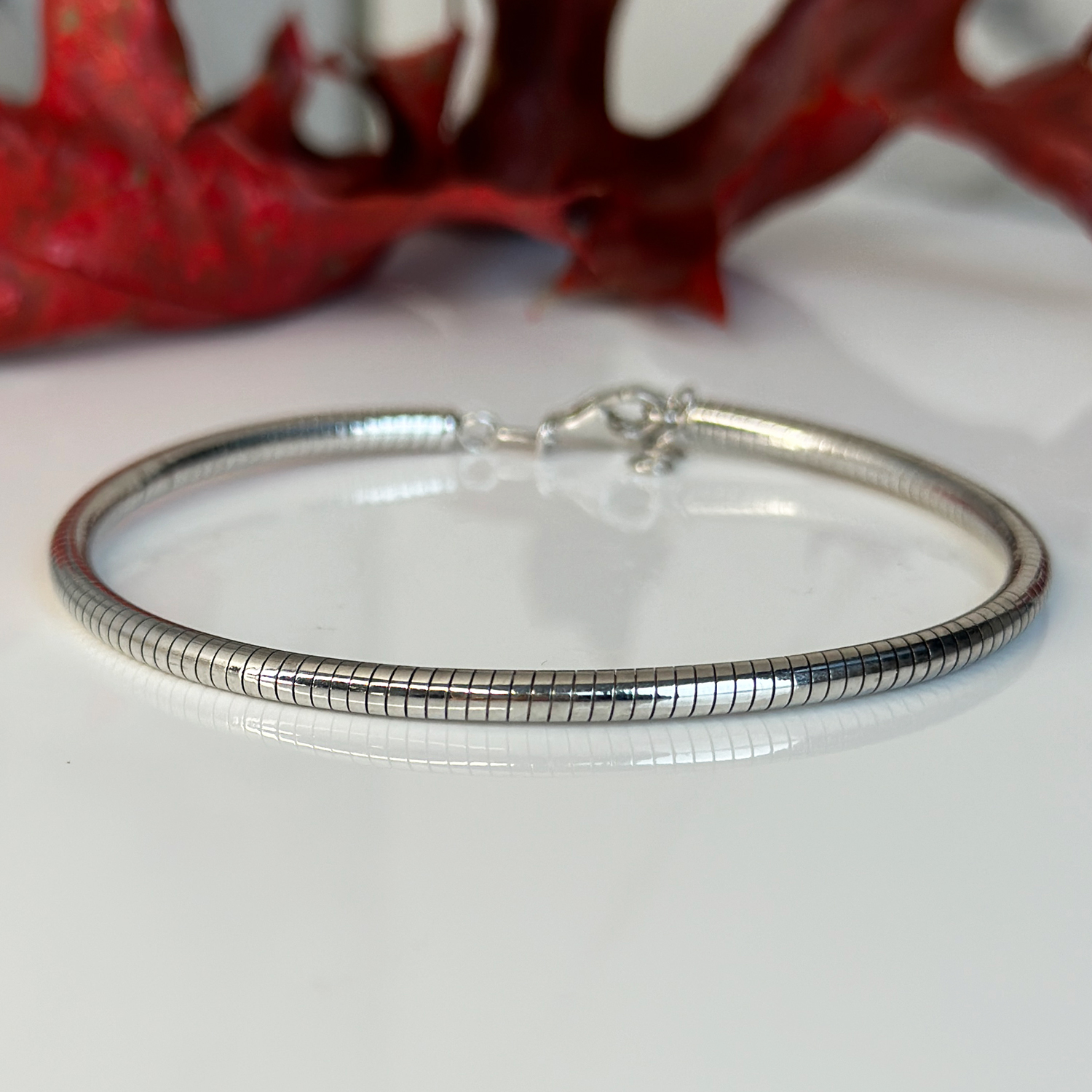 Бяло злато твърда гривна HANNA