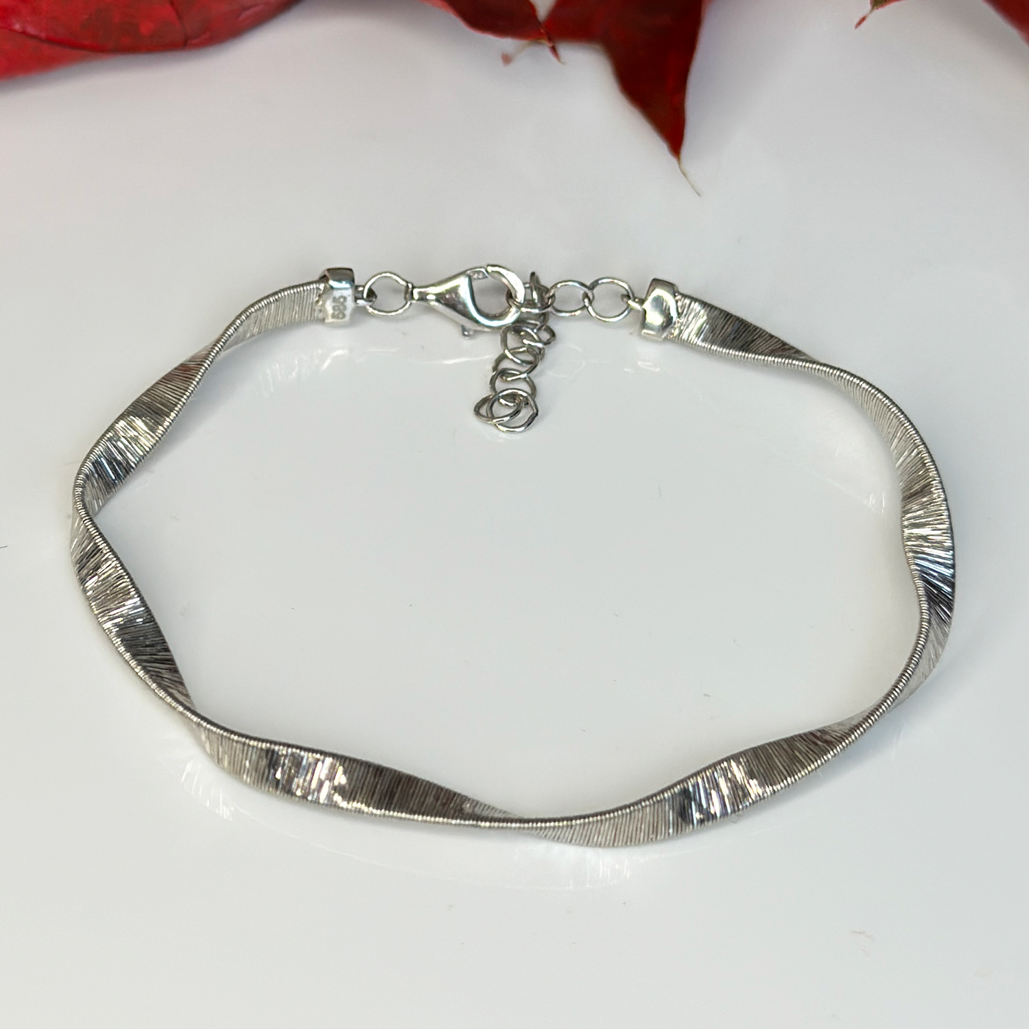 Бяло злато твърда гривна Jasmine