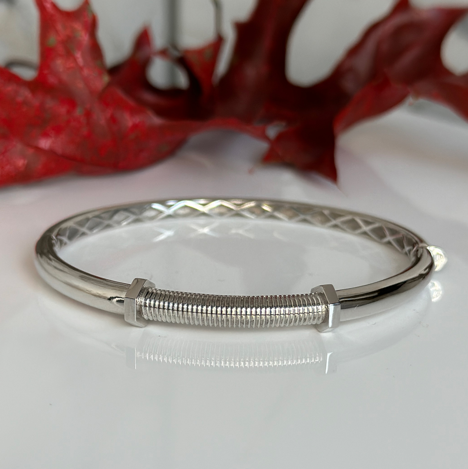 Бяло злато твърда гривна MIKA