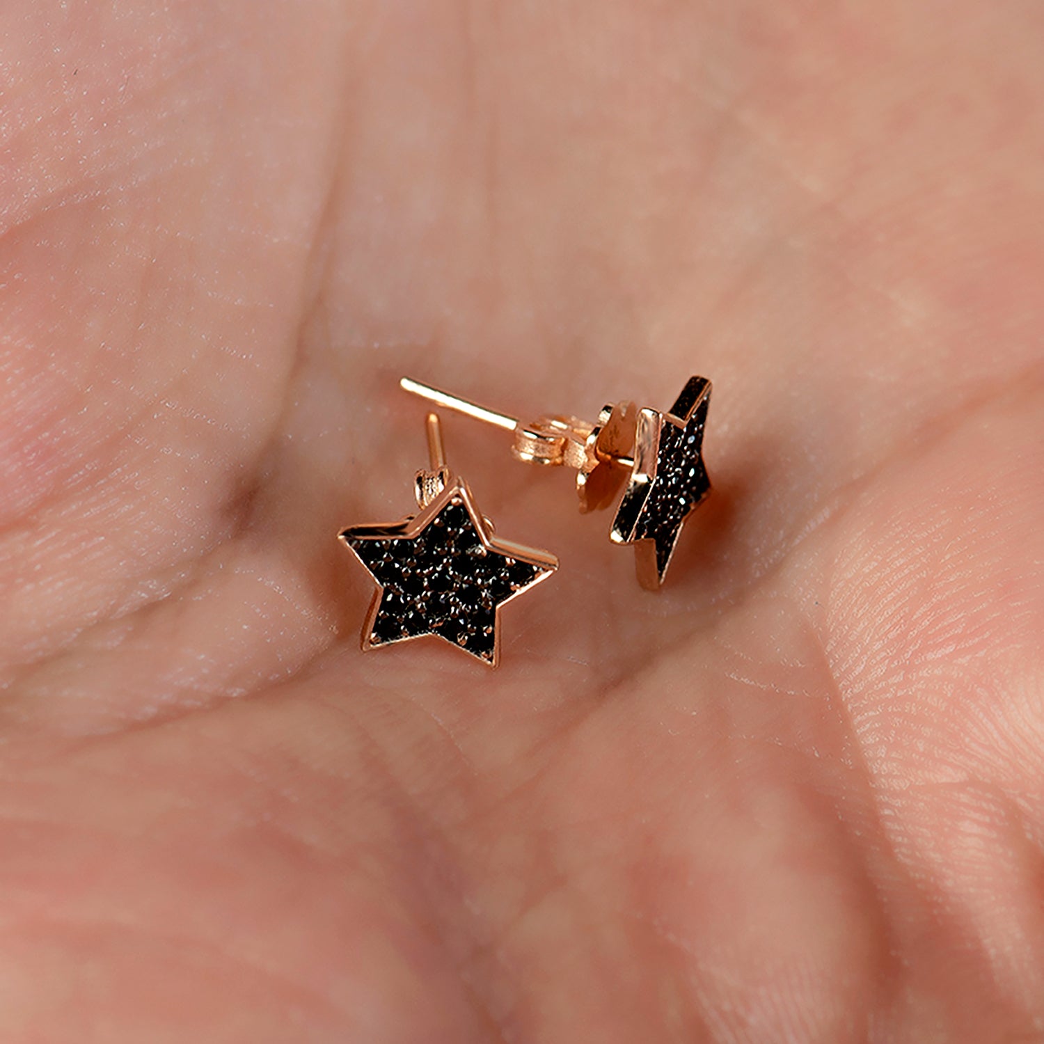 Обици жълто злато с камъни оникс STAR