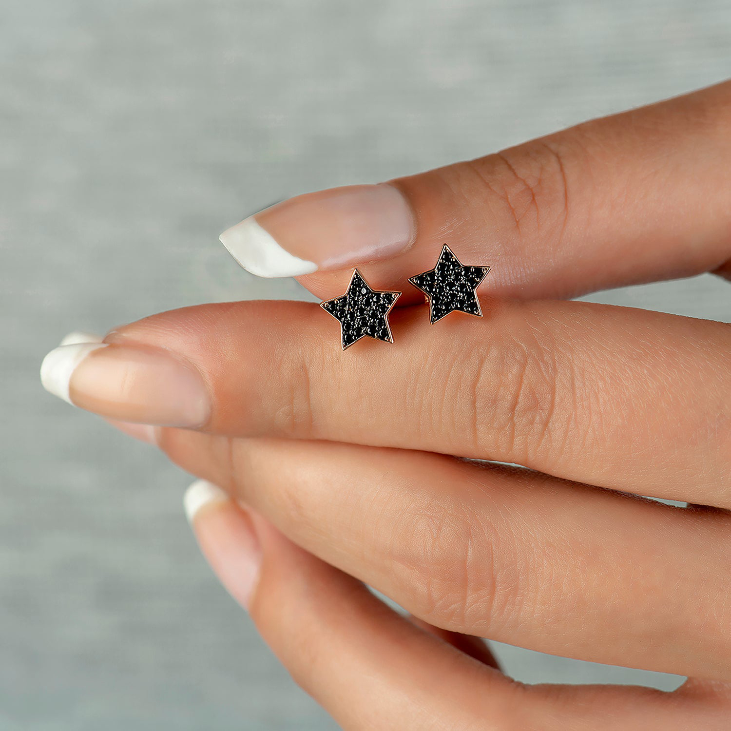 Обици жълто злато с камъни оникс STAR