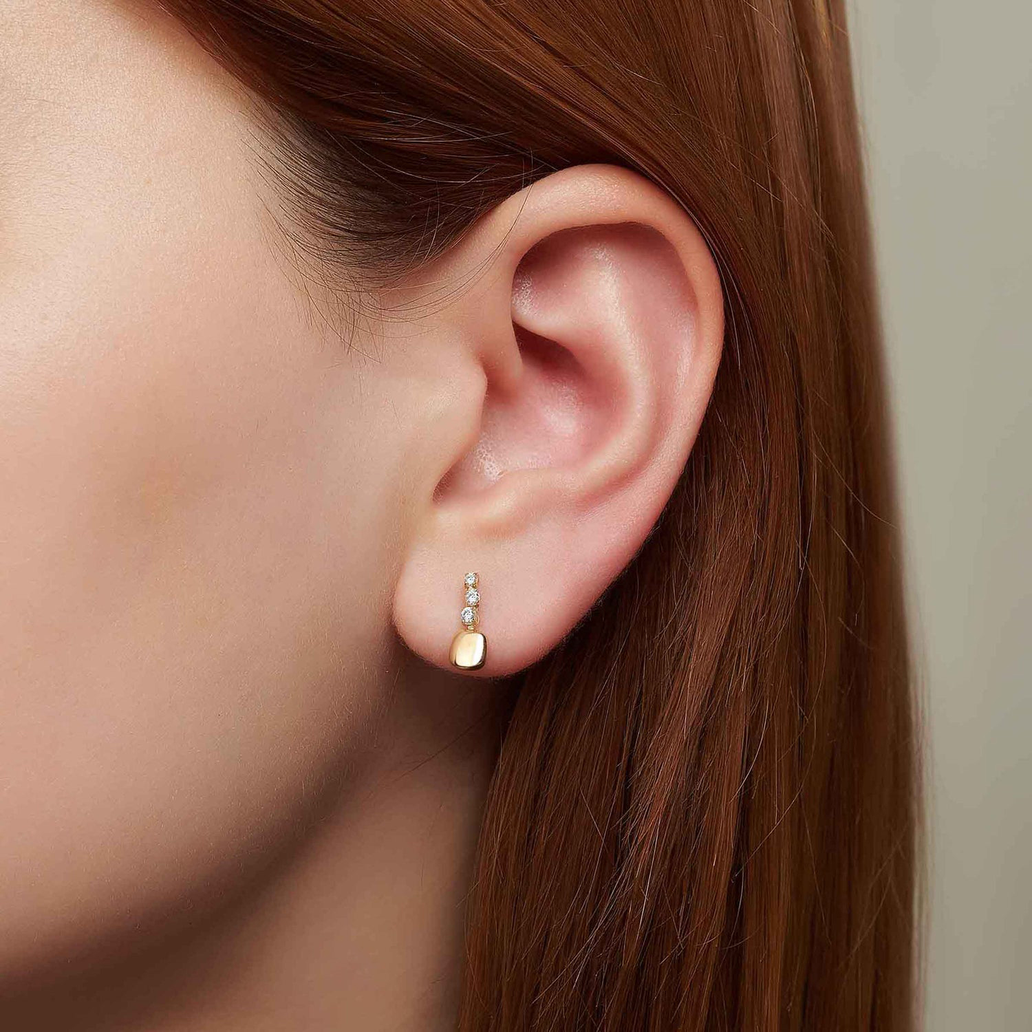 Обеци на винт жълто злато REINA