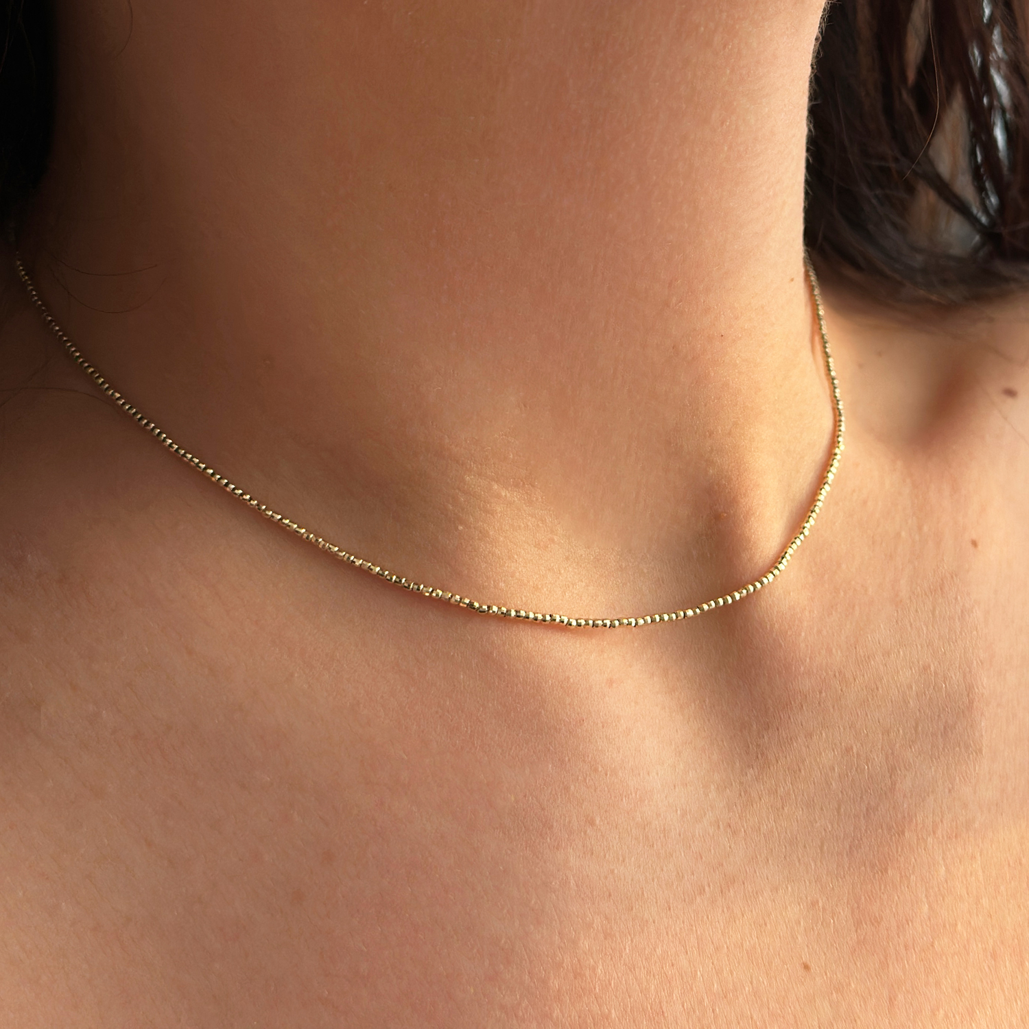 Колие жълто злато с лазерно гравирани топчета