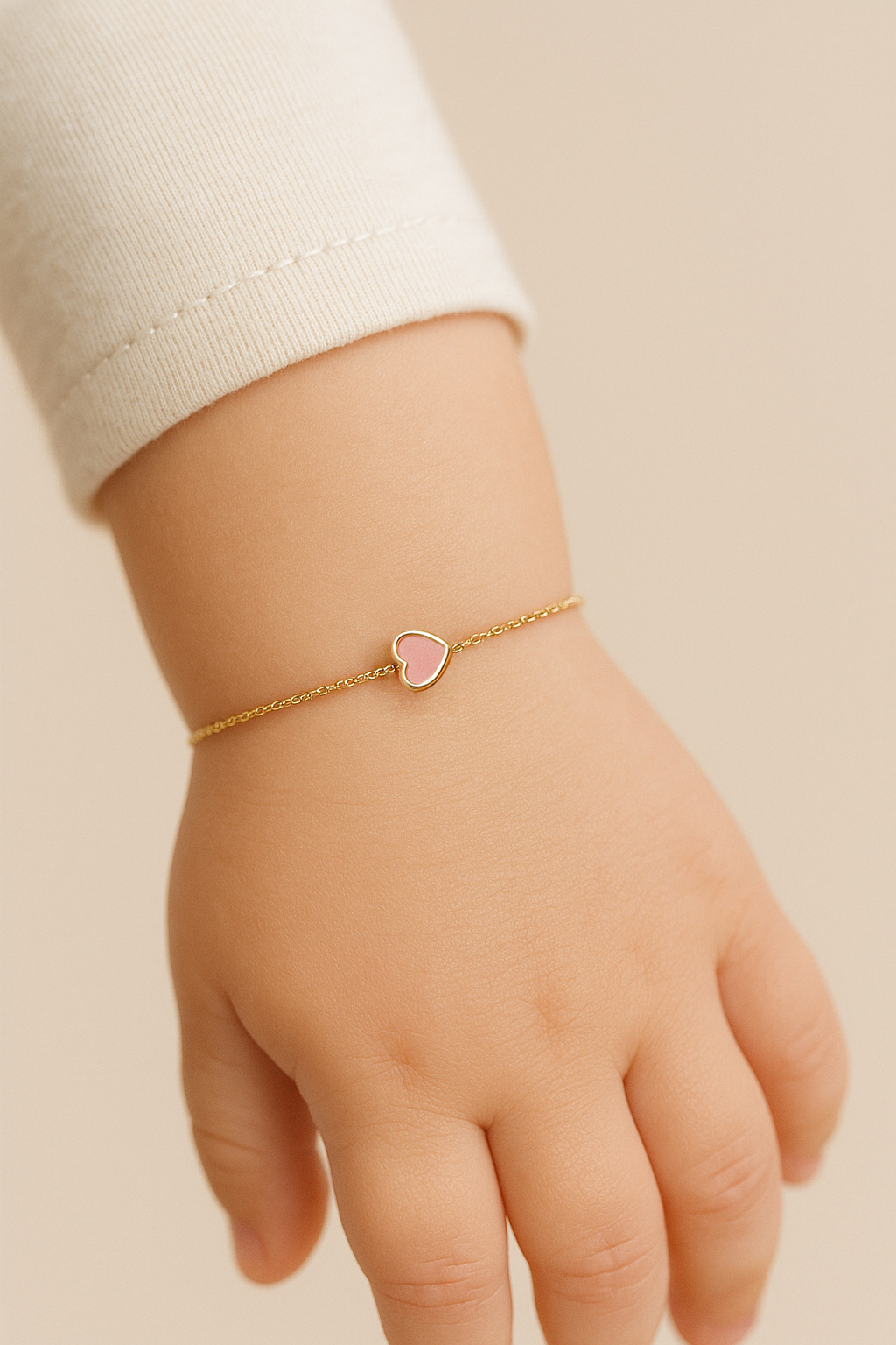 Детска златна гривна с розово сърце