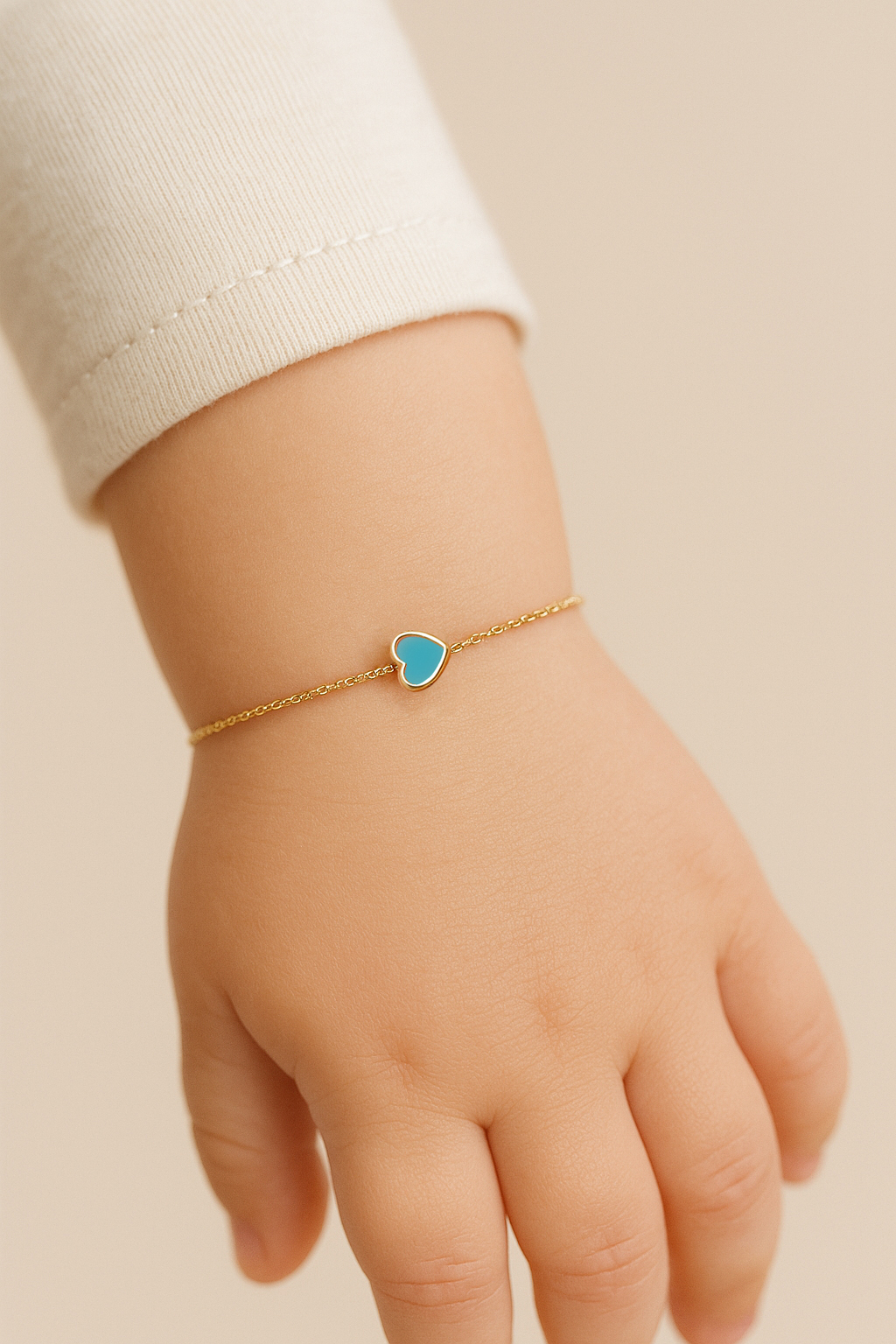 Детска златна гривна със синьо сърце