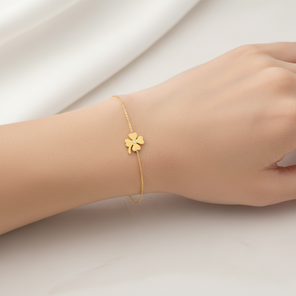 Златна гривна с детелина