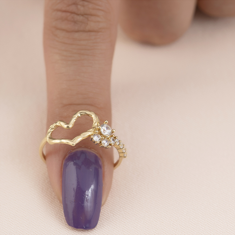 Златен пръстен сърце